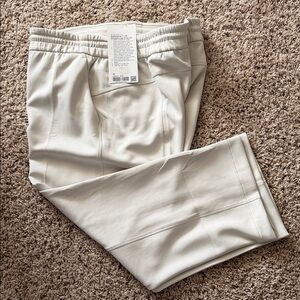 Lululemon  Athletics  24” Softstreme™ Straight-Leg Crop in Bone